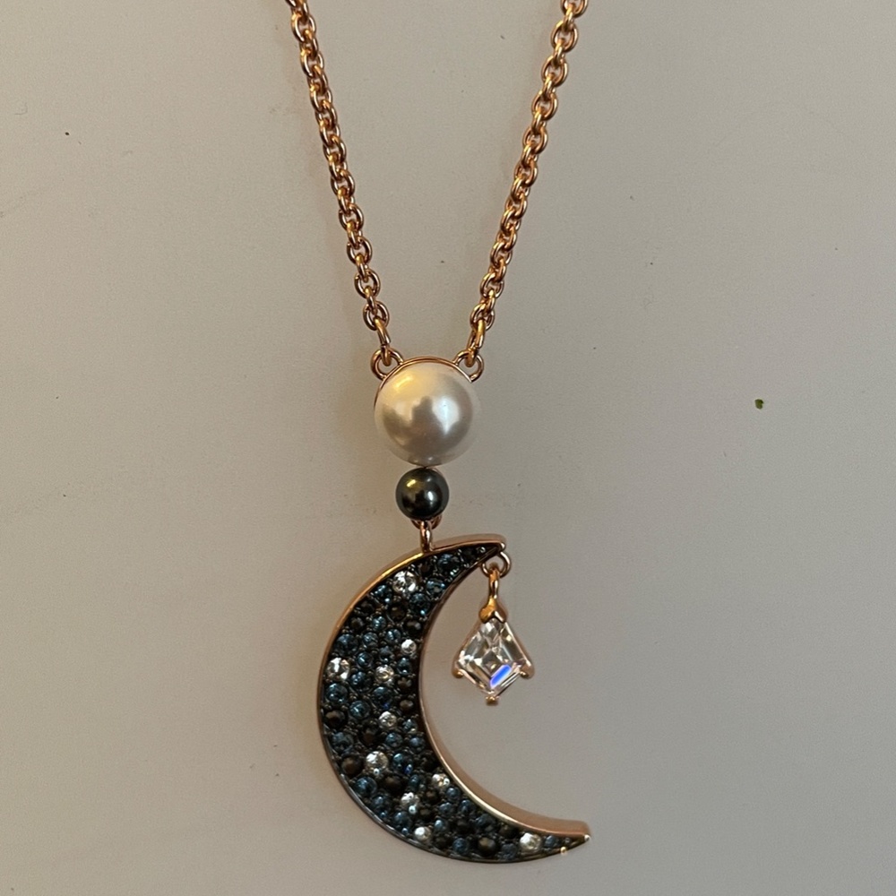 New SWAROVSKI 5489534 Rose Gold Crystal Symbolic Moon Pendant Necklace - Picture 3 of 8